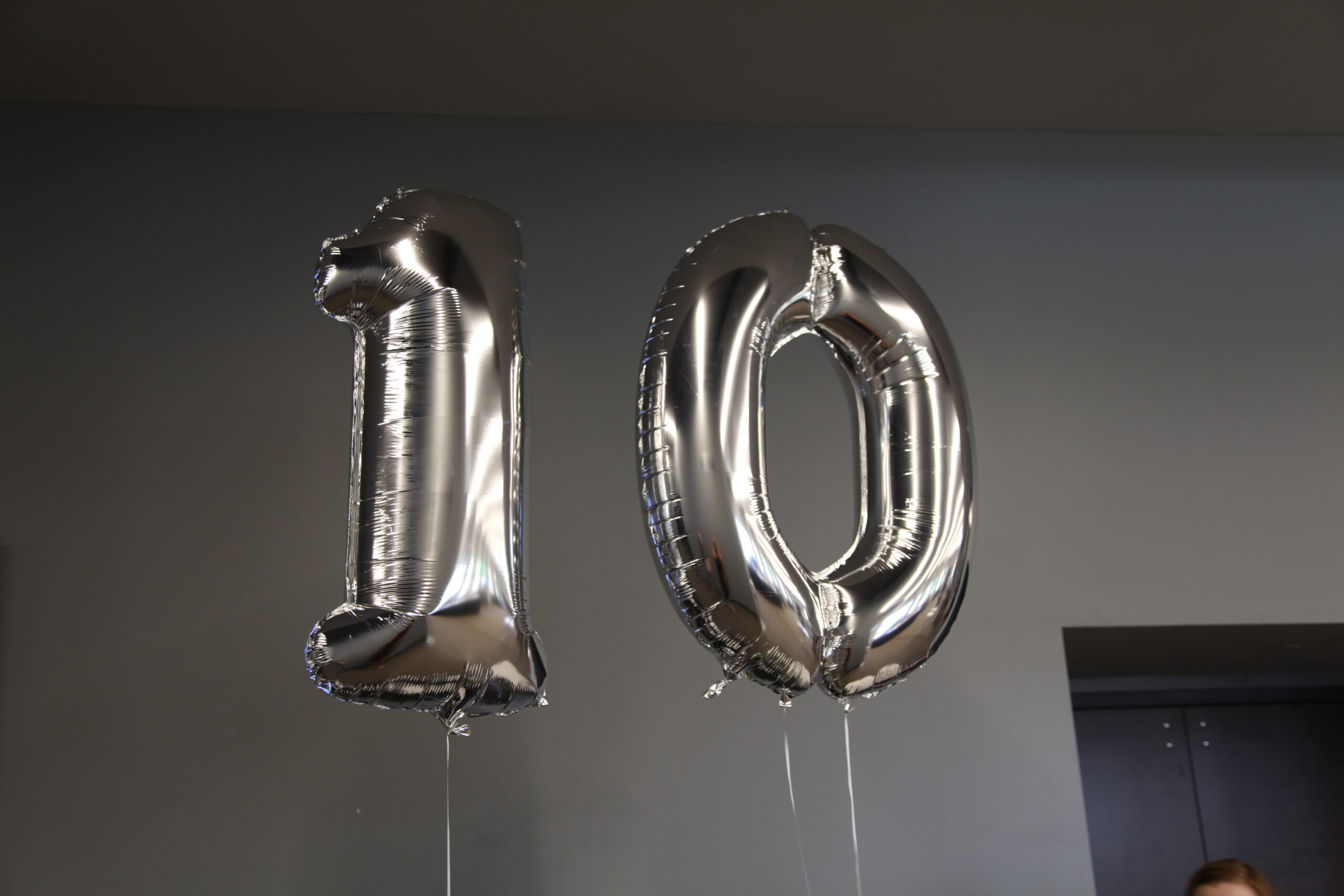 "10" balloon